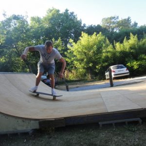 rampe-de-skate-au-nature-surf-camp